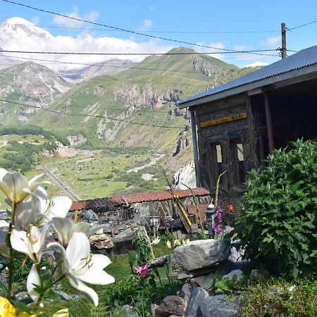 Qusha Guesthouse Meeting In The Mountains And Views Kazbegi Eksteriør bilde