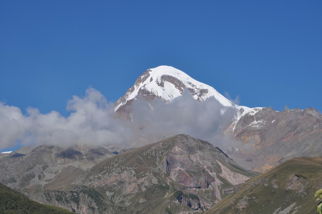 Qusha Guesthouse Meeting In The Mountains And Views Kazbegi Eksteriør bilde