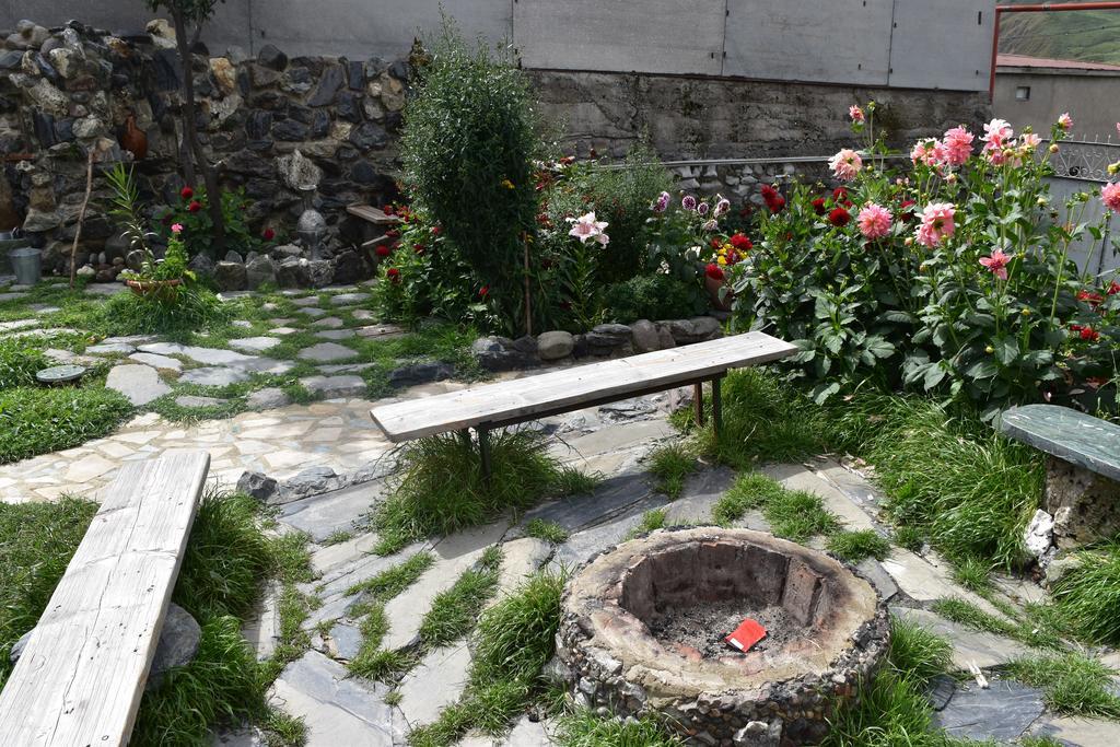 Qusha Guesthouse Meeting In The Mountains And Views Kazbegi Eksteriør bilde