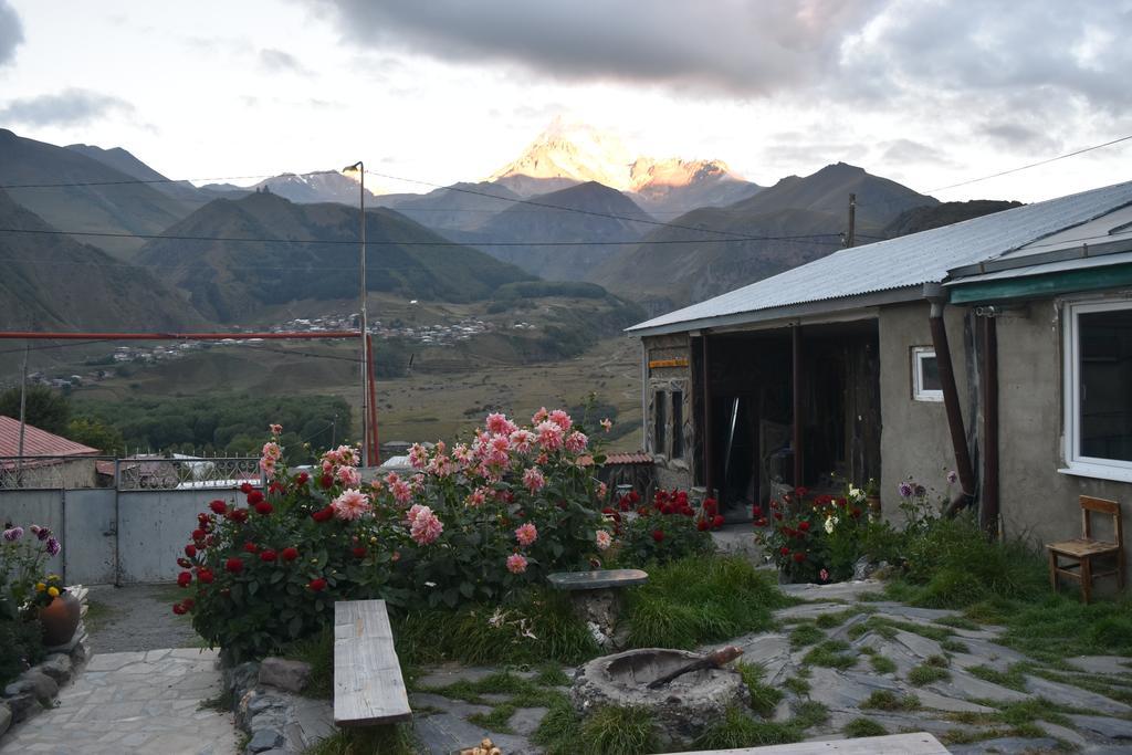 Qusha Guesthouse Meeting In The Mountains And Views Kazbegi Eksteriør bilde