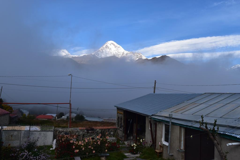 Qusha Guesthouse Meeting In The Mountains And Views Kazbegi Eksteriør bilde