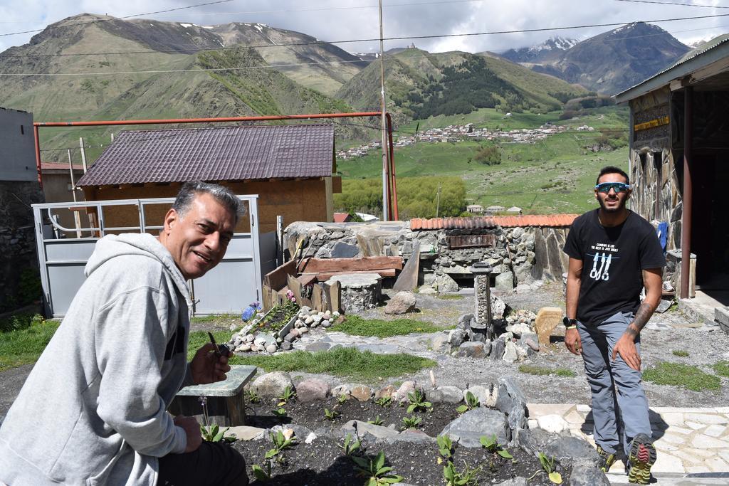 Qusha Guesthouse Meeting In The Mountains And Views Kazbegi Eksteriør bilde