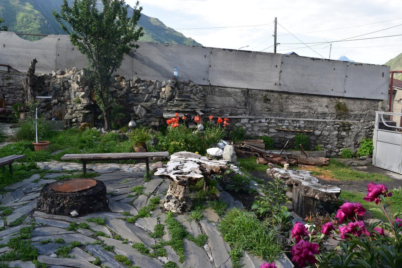 Qusha Guesthouse Meeting In The Mountains And Views Kazbegi Eksteriør bilde