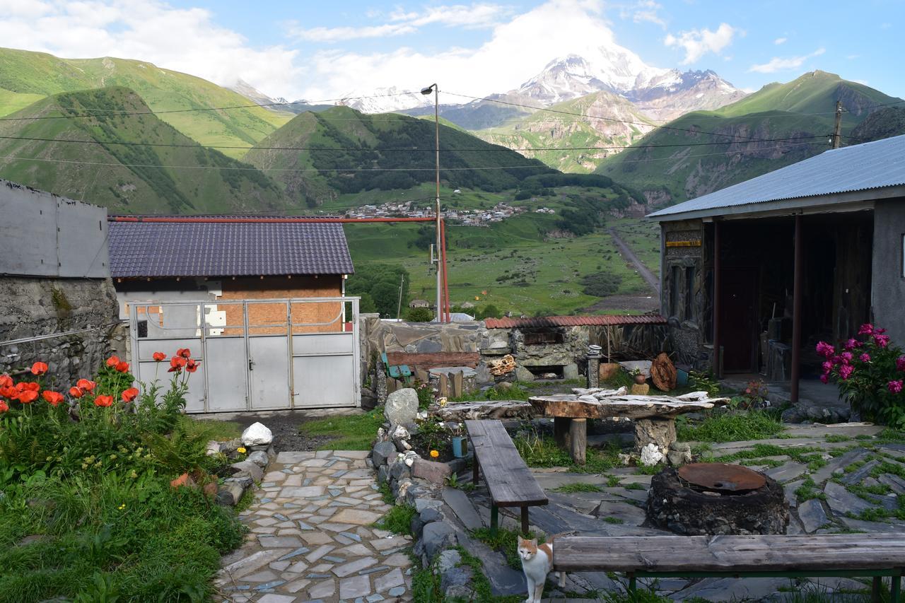 Qusha Guesthouse Meeting In The Mountains And Views Kazbegi Eksteriør bilde