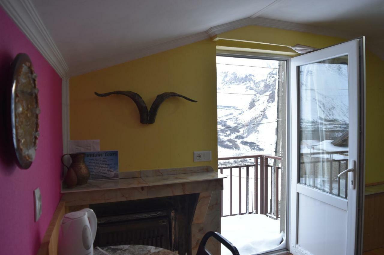 Qusha Guesthouse Meeting In The Mountains And Views Kazbegi Eksteriør bilde