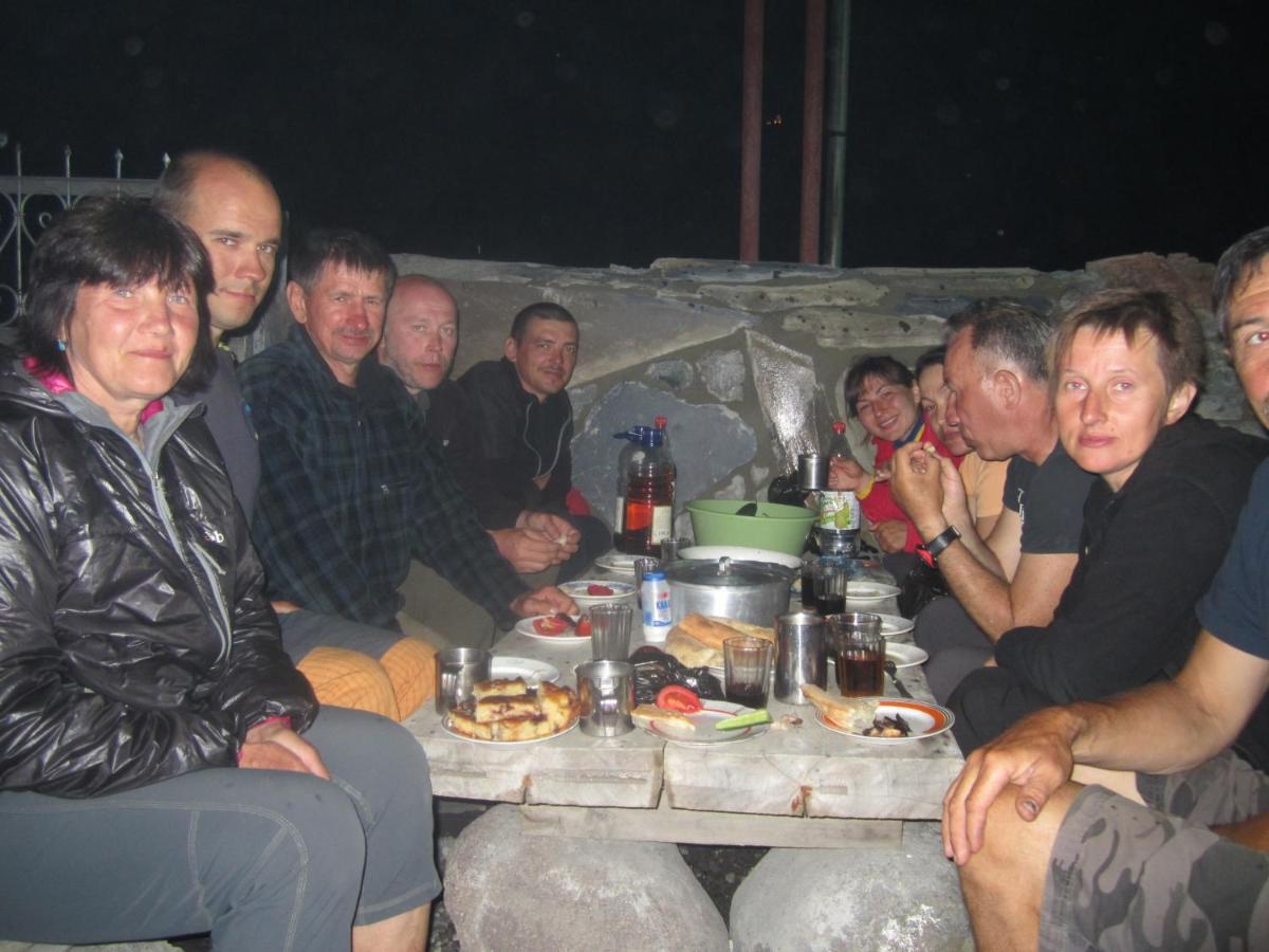 Qusha Guesthouse Meeting In The Mountains And Views Kazbegi Eksteriør bilde